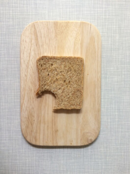 Archiv der angebissenen Brotscheiben