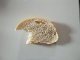 Archiv der angebissenen Brotscheiben