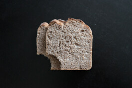 Archiv der angebissenen Brotscheiben