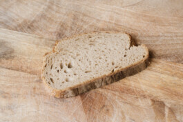 Archiv der angebissenen Brotscheiben