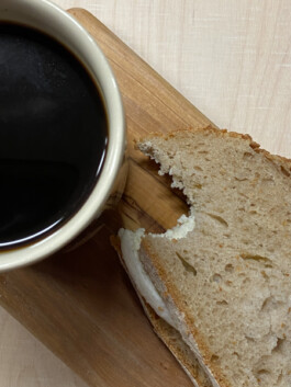 Archiv der angebissenen Brotscheiben