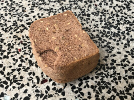 Archiv der angebissenen Brotscheiben